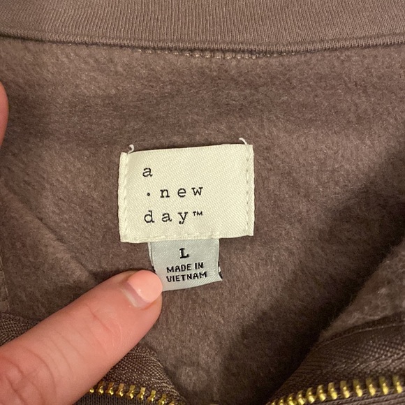 SOLD A New Day Jacket - Picture 5 of 6